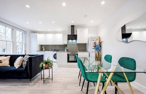 Angel Condo | Elegant Urban Escape in Angel