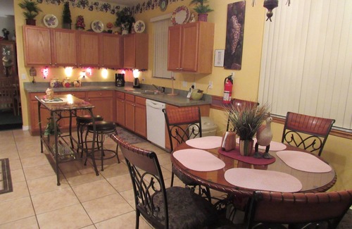 Davenport House | Elegant Urban Home in Disney Area, 6 BR, Pool and Spa
