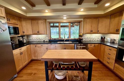 McAllister House | Elegant Vacation Home with Aspen Grove & Mountain Views near Ennis Lake in McAllister, Montana