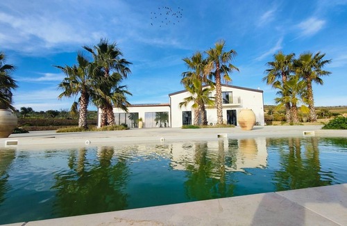 Caltagirone Villa | Elegant villa in Sicily with luxurious rooms, pool and event facilities