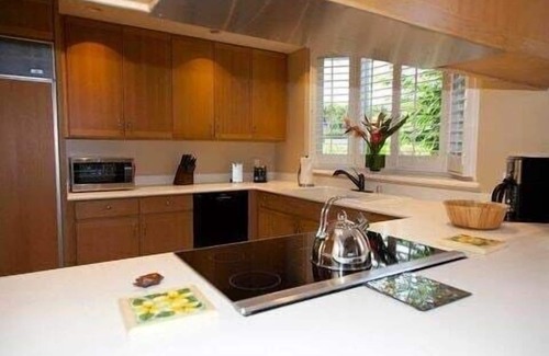 Kamuela Condo | Elegant villa just 10-minute walk to beaches!
