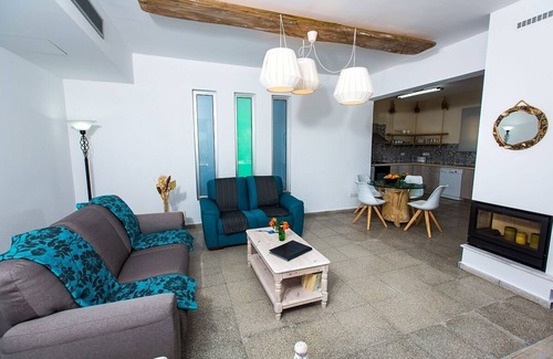 Argaka Villa | Elegant Villa, Private Pool, Sauna, Views to Mediterranean Coast & Countryside (Disabled Friendly)