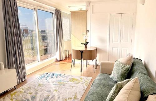 Fitzrovia Apartment | Elegant W1 Penthouse w Terrace Nr Oxford St w Helpful Informative Host