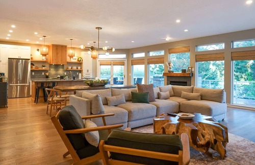 Post Falls House | Elegant Waterfront Retreat | Dock, Deck & Spa Bath