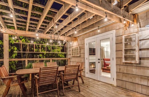 Hollyburn House | Elegant West Vancouver home, close to beach.