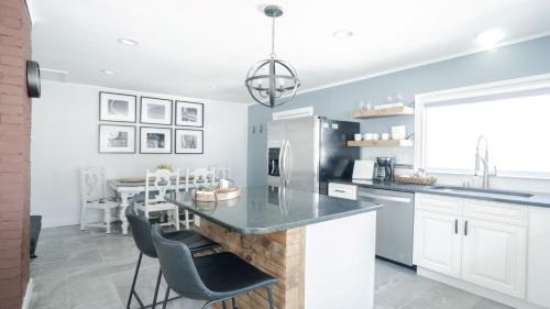 Dry Ridge House | Elegant Williamstown Home 5 minutes to Ark