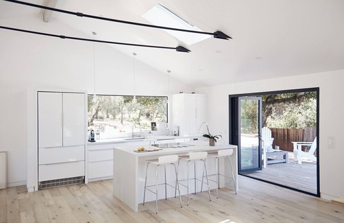 Sonoma House | Elegant Wine Country Getaway. Pool, HotTub. 5 minutes to Sonoma Plaza & wineries