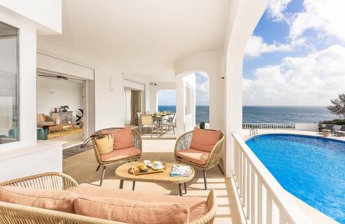 S'Algar Villa | Elegante villa en primera línea de mar en S Algar, Menorca