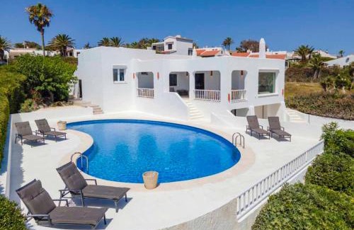 S'Algar Villa | Elegante villa en primera línea de mar en S Algar, Menorca