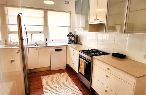 Double Bay Apartment | Elegantly Appointed Apartment with Harbour Views