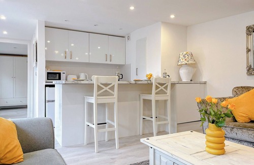 Mayfield Cottage | Elegantly finished lodge with a private, decked garden.