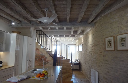 Meursault House | Elegantly renovated residence with garden and pool in famous wine village South