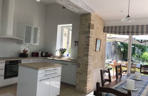 Meursault House | Elegantly renovated residence with garden and pool in famous wine village North