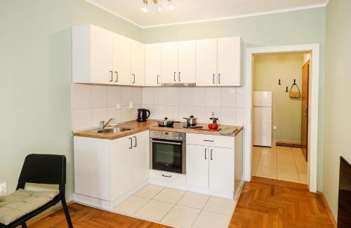 Bistrica Apartment | Elegantly Styled Studio l Hot Bath l Payment by Card