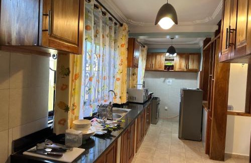 Gulu Apartment | Elena & Kimberly