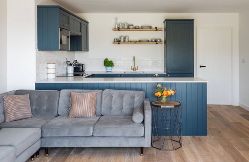 Hope-Cove Apartment | Elender Cove - a luxury coastal apartment footsteps from the beach