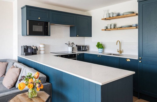 Hope-Cove Apartment | Elender Cove - a luxury coastal apartment footsteps from the beach