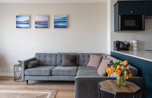 Hope-Cove Apartment | Elender Cove - a luxury coastal apartment footsteps from the beach