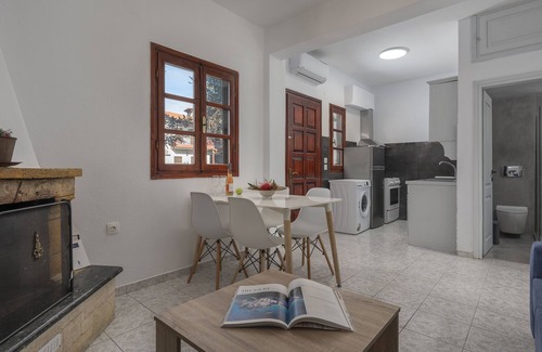 Afytos Apartment | Eleon Suites & Apartments