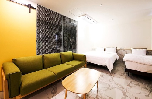 Chinju Hotel | Elephant Shower Hotel