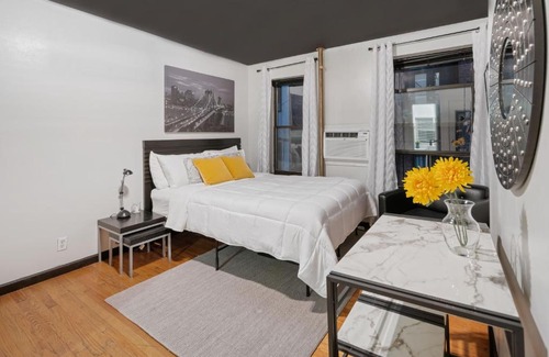 Midtown West Apartment | ELEVATE Apartments at Times Square