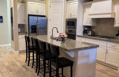Washington House | Elevate Your Escape: 4-bedroom retreat for relaxation & adventure, 2 pools/spas