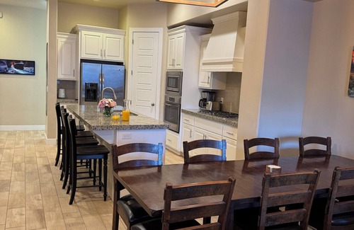 Washington House | Elevate Your Escape: 4-bedroom retreat for relaxation & adventure, 2 pools/spas