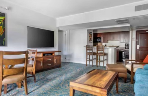 Waikiki Resort | Elevate Your Hawaiian Getaway at Lagoon Tower by Hilton – 2 Bedroom Ocean View