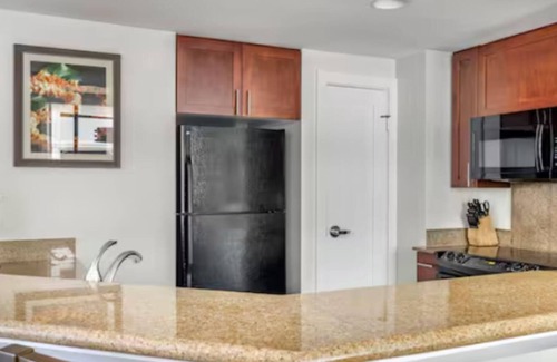 Waikiki Resort | Elevate Your Hawaiian Getaway at Lagoon Tower by Hilton – 2 Bedroom Ocean View