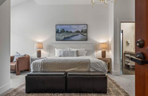 Canmore Apartment | Elevated Penthouse Condo managed by Little Sister Getaways