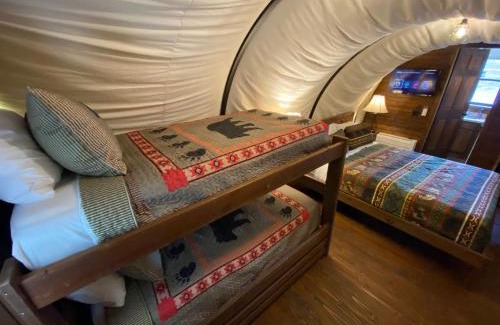 Bridgeport House | Elevated West Wagon Stay - Spacious Cozy and Charming