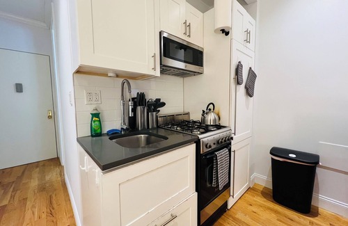 Midtown West Apartment | Elevator King Bed 2BR Times Square Luxury Rental