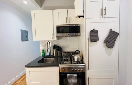 Midtown West Apartment | Elevator King Bed 2BR Times Square Luxury Rental