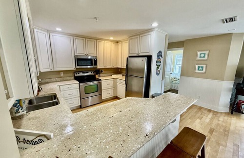Tybee Island Condo | Elevator, Pets Welcome >5 min walk to Beach & Dining!