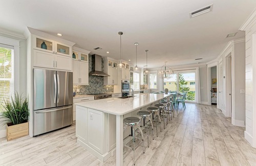 Bradenton Beach House | Elevator SPACIOUS Luxury Home Fab Reviews, Heated Pool/Spa, 3 min walk to beach!