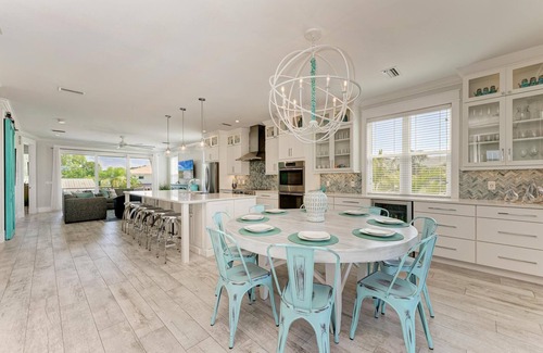 Bradenton Beach House | Elevator SPACIOUS Luxury Home Fab Reviews, Heated Pool/Spa, 3 min walk to beach!