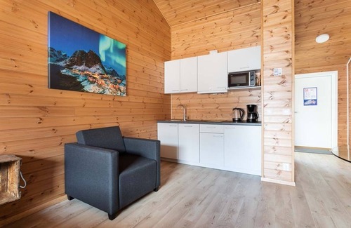 Hamnøya Hotel | Eliassen Rorbuer