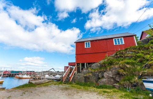 Hamnøya Resort | Eliassen Rorbuer