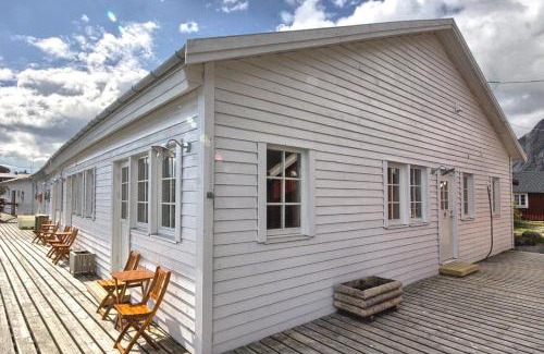 Hamnøya Resort | Eliassen Rorbuer