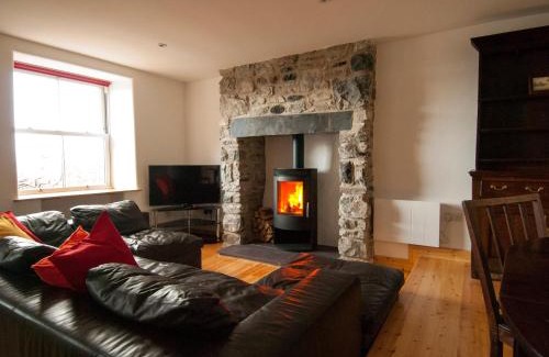 Cwm-y-glo House | Elidir View