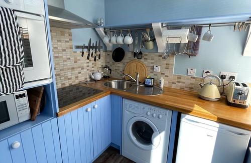 Leven Apartment | Elie Residence Studio Apartment, perfect for 2! Ground-floor.