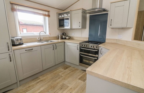 South Lakeland Leisure Village Cottage | ELIM, family friendly, with a garden in Tewitfield