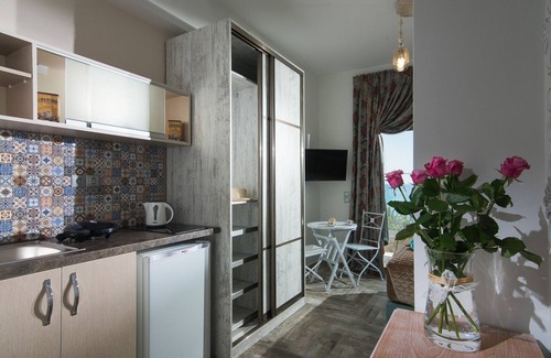 Pilalimata House | Elimia Suites & Studios