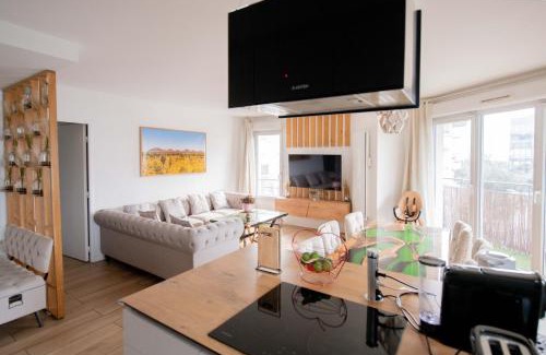 Le Bourget Apartment | ELISE DE ROCHE Équipé Balcon Parking RER B