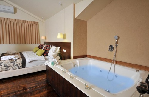 Amka Cabin | Elisheva Boutique Suite