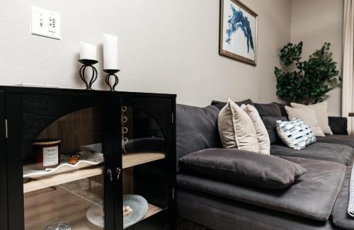Miracle Mile Apartment | Elite 2BD in Miracle Mile