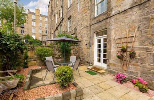 New Town Apartment | Elite 3 Bed New Town Apt with Private Walled Garden