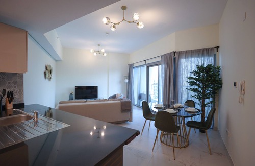 Dubai Apartment | Elite LUX Holiday Homes - Cozy & Modern 1BR in Dubai South