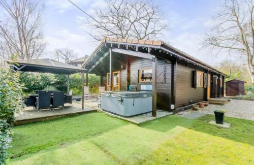 Tattershall House | Elite Retreats 4U Lakeside Hot Tub Log Cabin at Tattershall Lakes Park