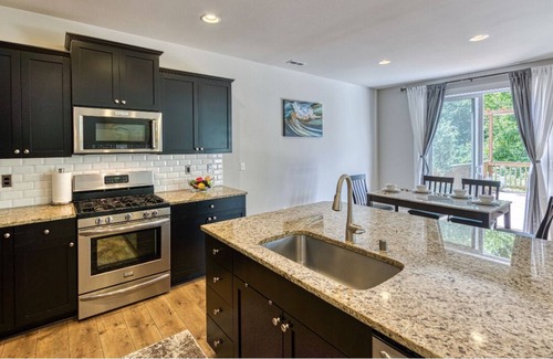Silver Lake House | ELITE VILLA: Luxury stay, enjoy hot tub